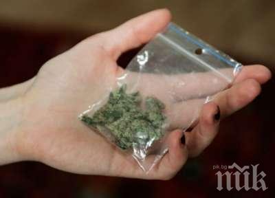 32-годишен употреби коктейл от наркотици, качи се на колата и загази здраво