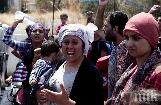 Местят стотици нелегални мигранти от остров Лесбос в нов лагер