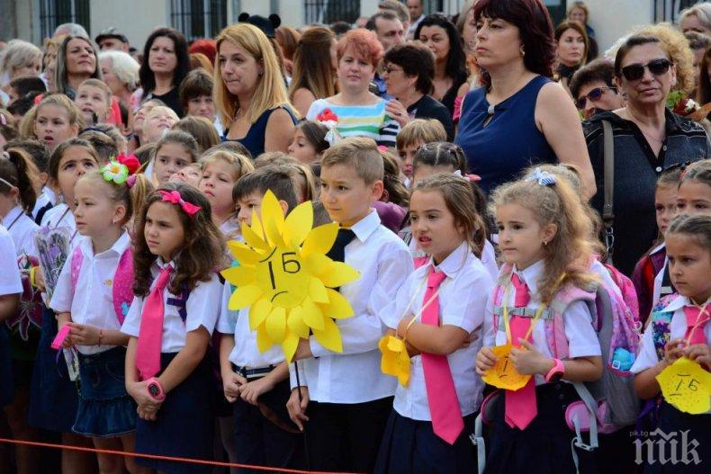 717 000 са учениците в България, 59 000 - първолаците