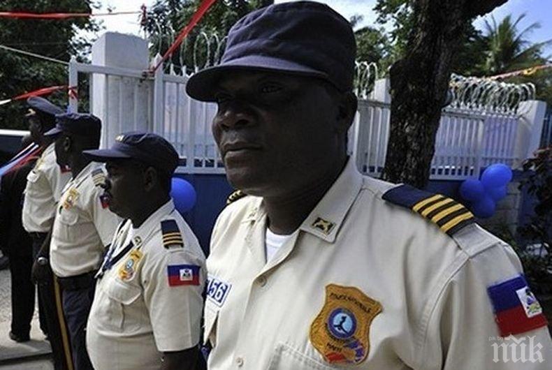 Полицаи в Хаити излязоха на протест. Ето причината