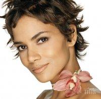 Холи Бери е влюбена - потвърди за връзката си с певеца Ван Хънт