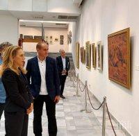 Министър Николова разгледа картините на Майстора в Художествената галерия в Кюстендил (СНИМКИ)