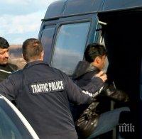 Заловиха 34-ма нелегални мигранти на магистралата край Пазарджик