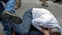 БРУТАЛНО! Тийнейджър преби 16-годишен за пари