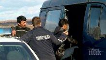 Заловиха 34-ма нелегални мигранти на магистралата край Пазарджик