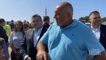 ПЪРВО В ПИК: Борисов посрещнат с овации в Плевенско: Браво, Бойко, никаква оставка! Премиерът: На кой да се предадем? Само ние работим (ВИДЕО)