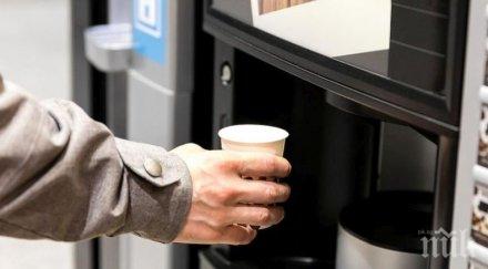 пийте кафе студените сезони