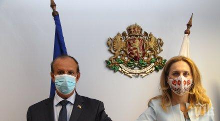 вицепремиерът марияна николова обсъди важни теми посланика оае