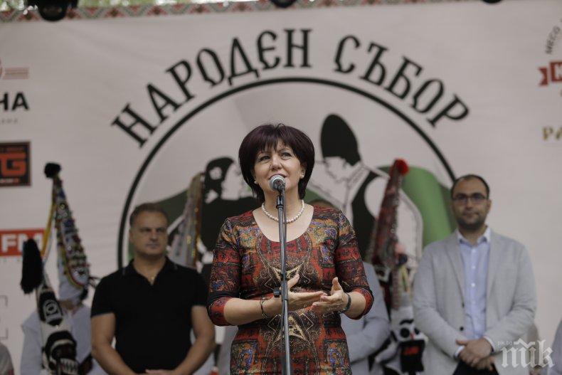 Цвета Караянчева изненадващо в Пловдив! Дойде на Народния събор, поведе хорото (СНИМКИ)