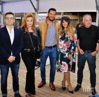 Ето я бременната Петя Дикова - тв водещата просълзи майка си Аня на премиерата на 