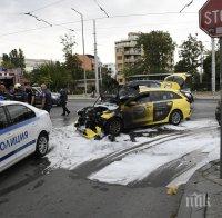 УЖАСЯВАЩ СБЛЪСЪК: Такси пламна след удар с трамвай в София (СНИМКИ)