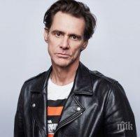 Джим Кери влиза в маската на Жокера