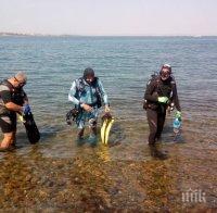 Екип от ВМС обезвреди морска мина в морето край Созопол (СНИМКИ)