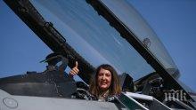 Херо Мустафа се качи на изтребител и обяви: Нашите F-16 са тук за охрана на въздушното пространство на България