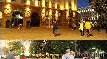 жалка картинка площадът опустя жълтите книжки връзват метежниците снимки