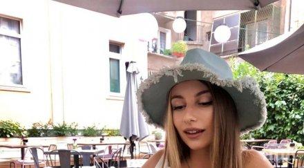 михаела маринов изплаши фенове посинен крак снимка