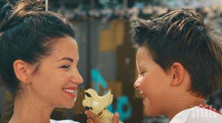 диляна попова динозавър снимки