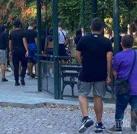 Издирват непълнолетните скинари, замервали с яйца хора от гей общности в Пловдив