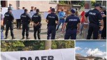 НЕЖЕЛАН: Освиркаха Радев в Свищов! Разединителят на нацията посрещнат с викове и плакати "Оставка!" и "Вън!" (ВИДЕО)