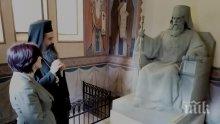 Цвета Караянчева посети гробницата–мавзолей на първия председател на Народното събрание (СНИМКИ)