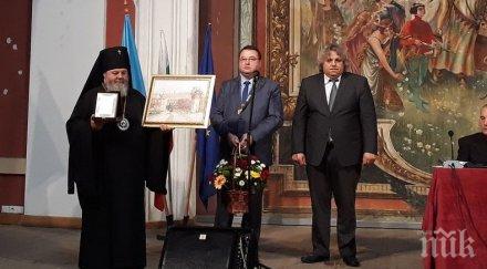 великотърновският митрополит григорий удостоен званието почетен гражданин свищов