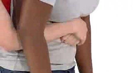 годишно момче спаси малката сестричката глътнала фигурка лего