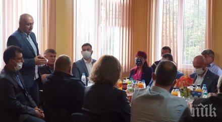 цветомир паунов андрей новаков проведоха работна среща актива герб сатовча