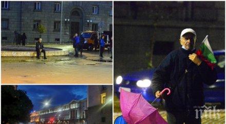 дъждът окончателно разгони метежниците снимки