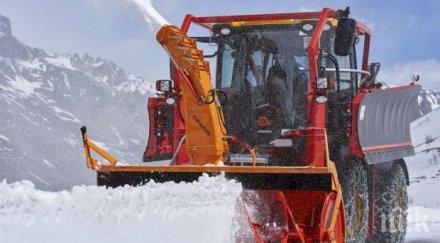 подранилата зима сняг затрупа алпите