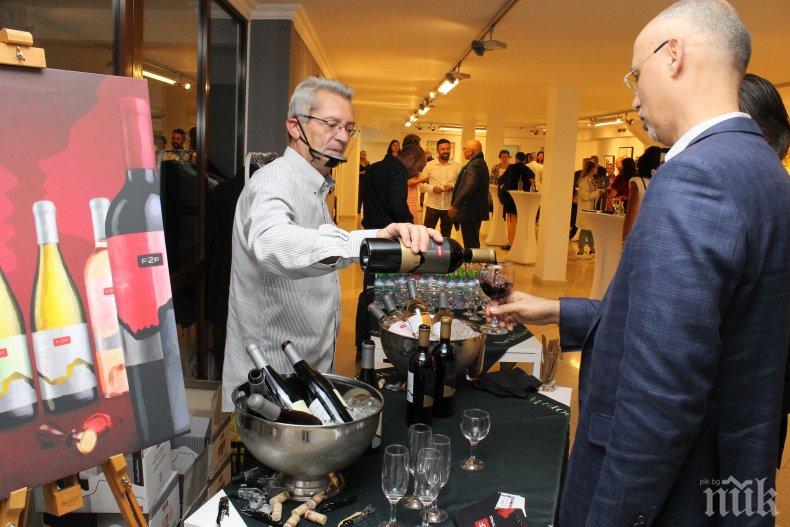 Face to Face очарова родния елит