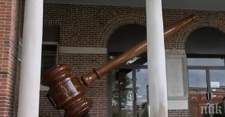 Съдът глоби член на СИК, гласувал два пъти 