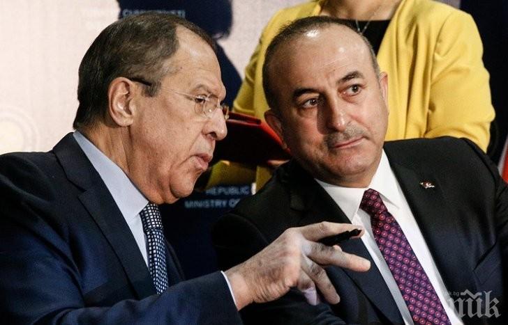 Външните министри на Турция и Русия обсъдиха по телефона напрежението между Армения и Азербайджан