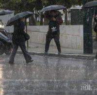 Екипи на Столична община реагират на сигналите след силния дъжд и вятър в София