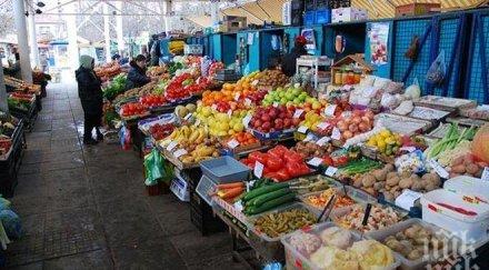 шокиращ екшън търговци женския пазар нападнаха инспектори