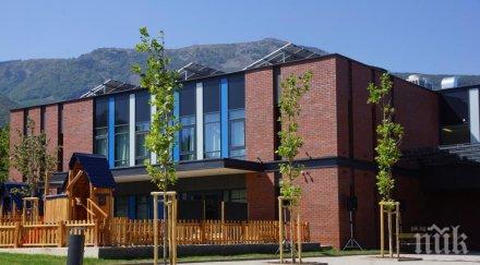 сигнал пик огромен скандал ковид тормоз малки деца училище британика парк