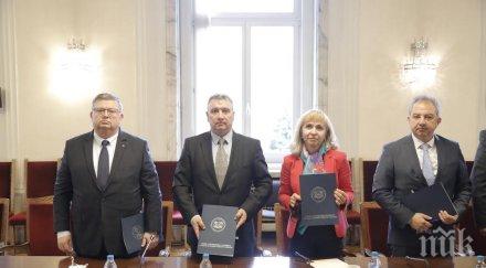 студенти влизат парламента кпконпи екипът омбудсмана стажанти антикорупция снимки