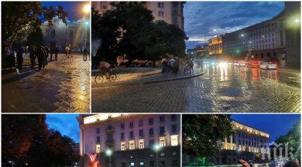 пореден ден площадът пуст метежът остана без хора снимки