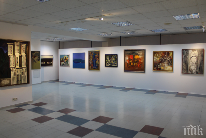 Посолството ни в Берлин показва за първи път пред публика картини от колекцията си