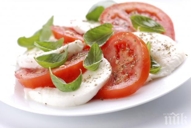 Домати с моцарела? Не съчетавайте тези продукти, ще имате проблеми със стомаха