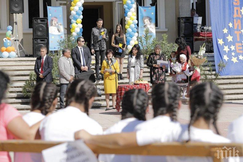 Караянчева на откриването на фестивал на деца в неравностойно положение „Като звездите“
