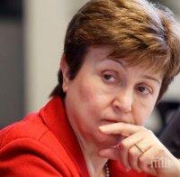 Валутният фонд чака икономиката на Гърция да се свие с 10%