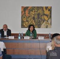 Министър Танева обеща на земеделците пари при сегашните условия за още две години