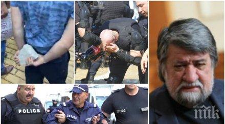 вежди рашидов пик едно нищо води протест безименна група обругават паметниците предлагат бесилки ковчези