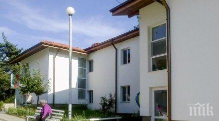 деца неделно училище направиха подарък дом стари хора смолян