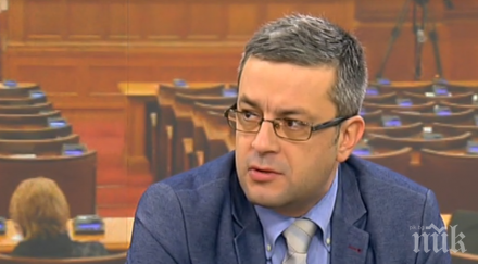 тома биков дебатът върховенството закона нас политическа акция двама евродепутати