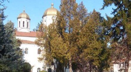 бой храм дупница клошар счупи ръката полицай