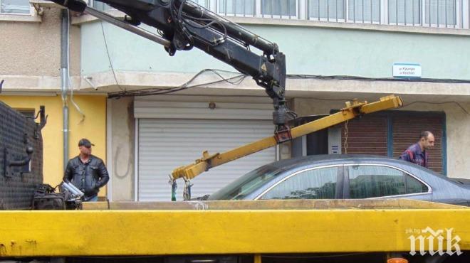 ЖЕСТОК СБЛЪСЪК: Кола и репатрак се помляха в Пловдив (СНИМКИ)