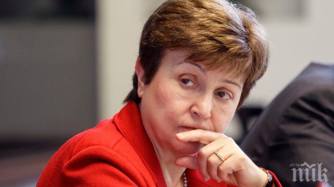 Валутният фонд чака икономиката на Гърция да се свие с 10%