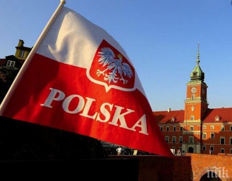 Европарламентът настоява за финансови санкции за Полша