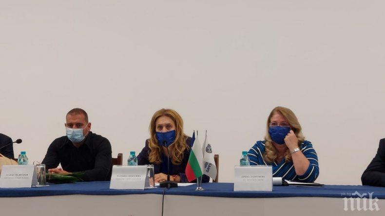 Вицепремиерът Марияна Николова пред туристическия бранш във Велинград: Бизнесът работи в нова среда и е нужна нова стратегия